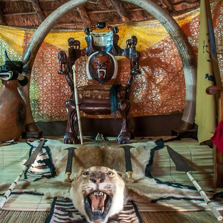 Woodlands Lodge & Tours Ливингстън Екстериор снимка