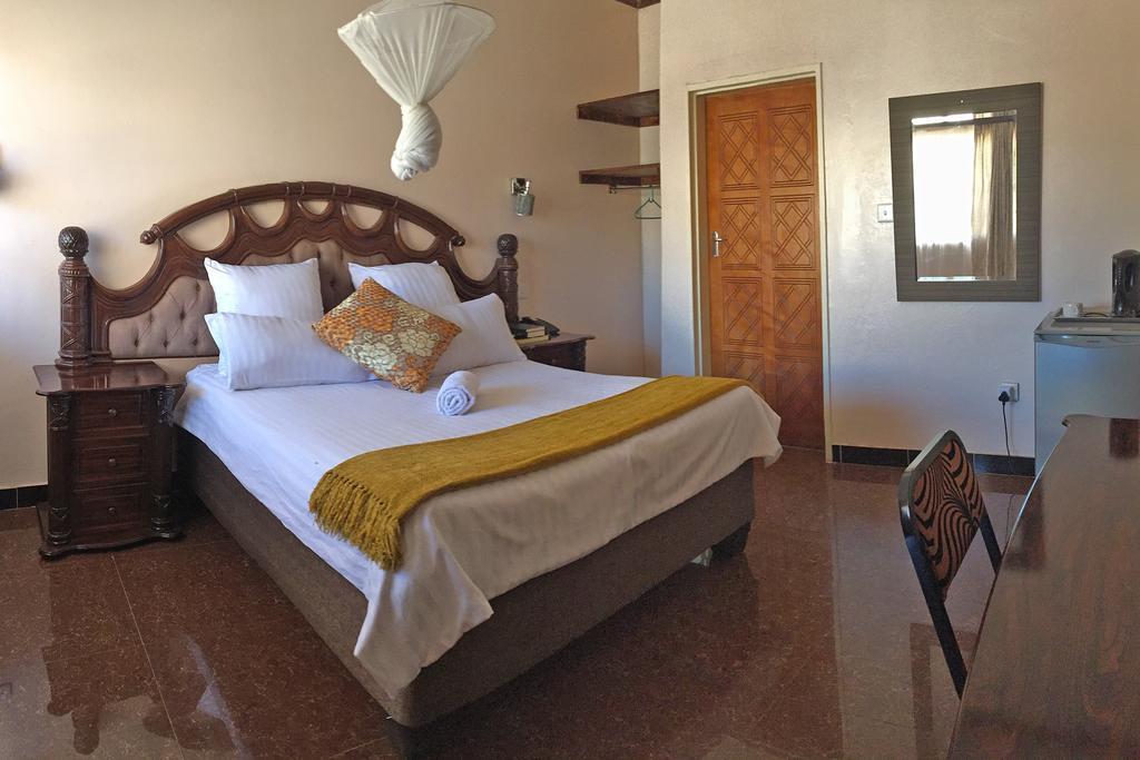 Woodlands Lodge & Tours Ливингстън Стая снимка