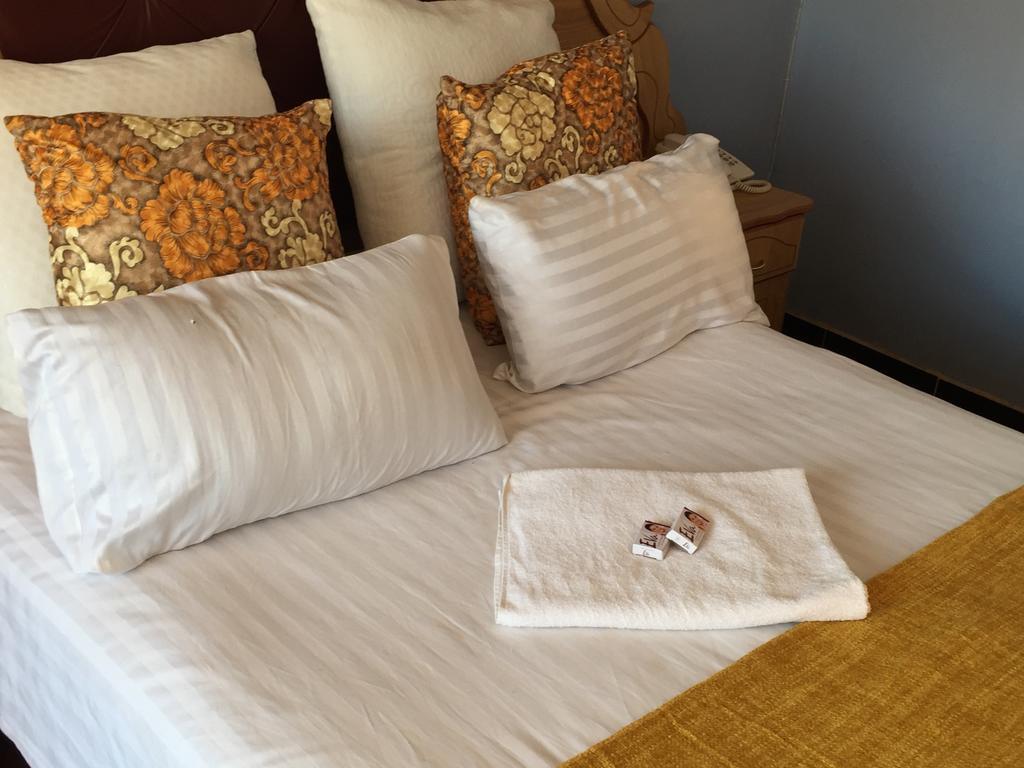 Woodlands Lodge & Tours Ливингстън Стая снимка