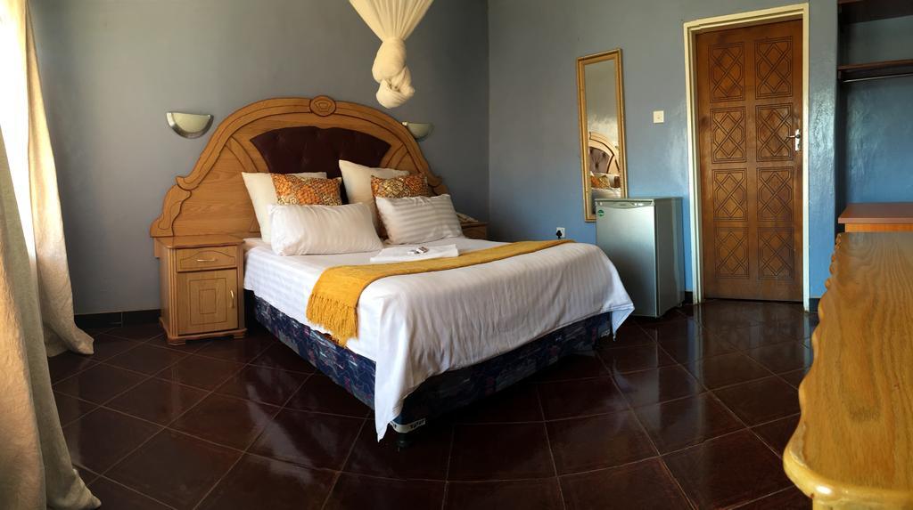 Woodlands Lodge & Tours Ливингстън Стая снимка
