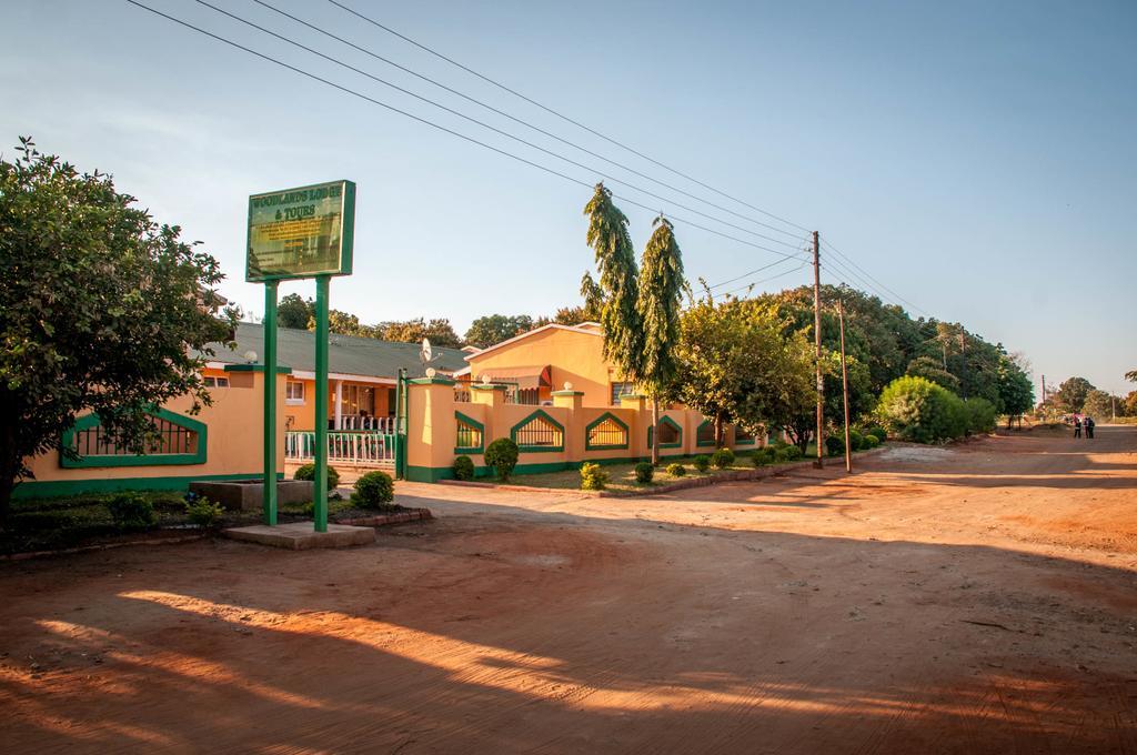 Woodlands Lodge & Tours Ливингстън Екстериор снимка