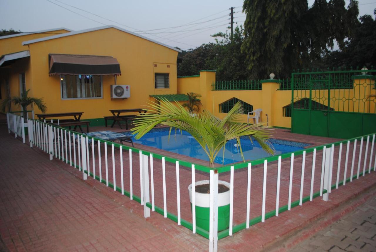 Woodlands Lodge & Tours Ливингстън Екстериор снимка